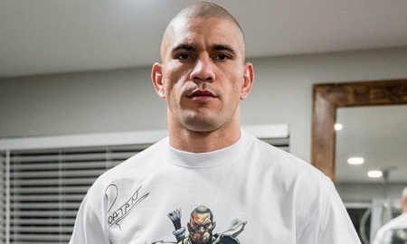 Alex Pereira's KO defends light heavyweight title.